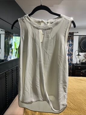 41 Hawthorn White Sleeveless Keyhole Blouse